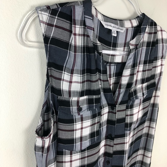 Cupcakes and Cashmere- Plaid Sleeveless Duster S - Picture 7 of 10